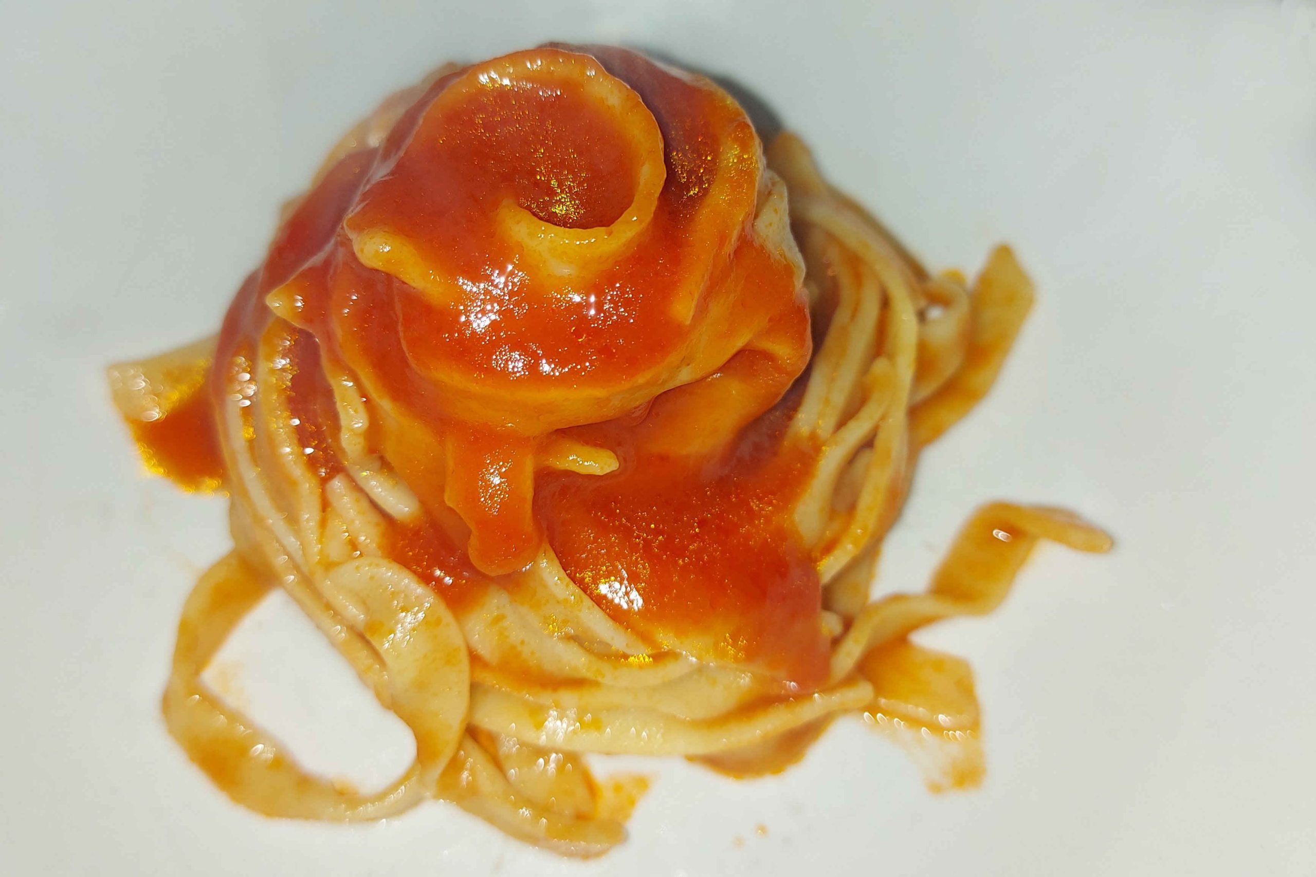 Tagliatelle fresche con salsa di pomodoro