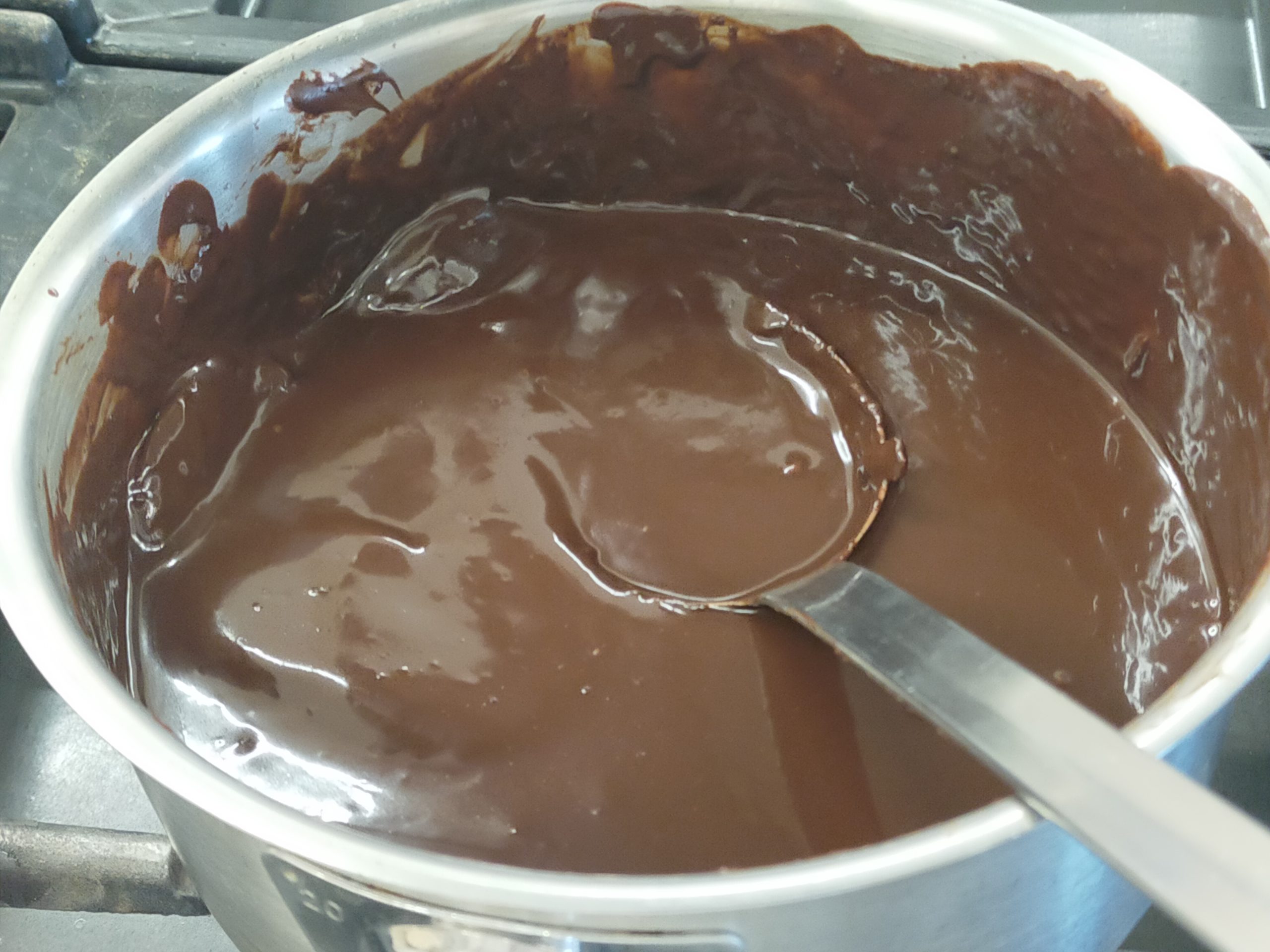 Salsa al cioccolato per profiteroles