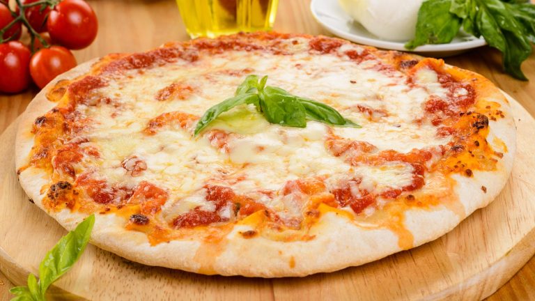 pizza-margherita-con-basilico_2000