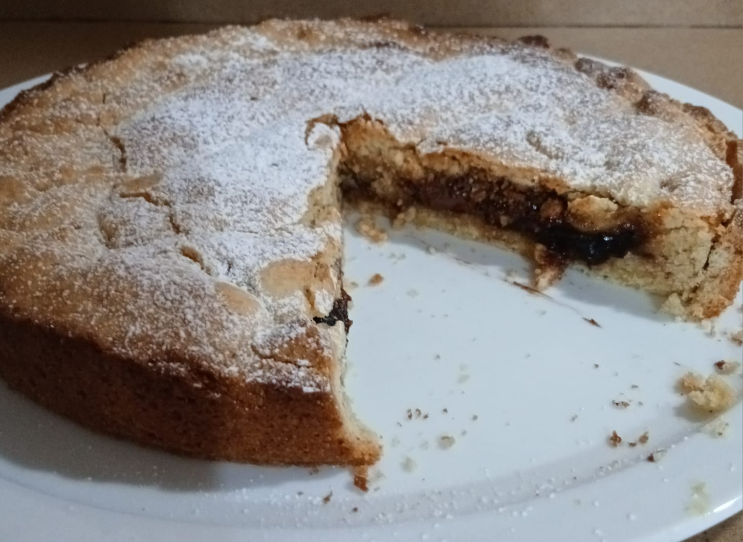 Crostata con marmellata e amaretti della nonna