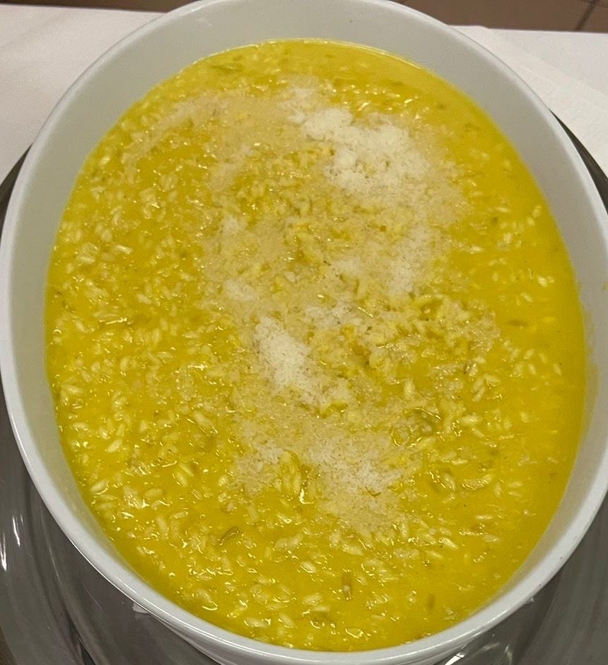 Risotto allo zafferano, parmigiana e con il radicchio