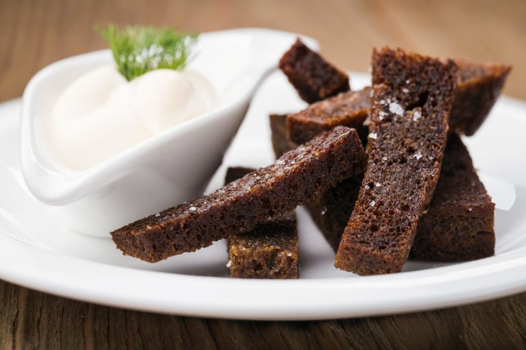 kepta-duona-su-padazu-63d8f260b8493