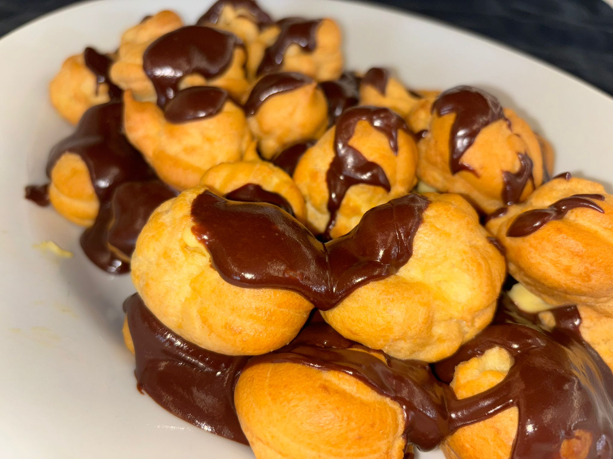 Bignè riempiti alla crema